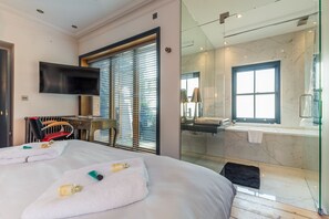 Luxury Penthouse, 3 Bedrooms, Non Smoking, City View | 3 bedrooms, premium bedding, individually decorated - The Museum Penthouse (London)