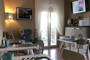 Tägliches inbegriffenes einheimisches Frühstück