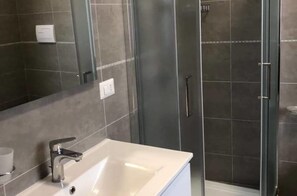 Bathroom - B&B Baronia Luxury Rooms (Castel Baronia)