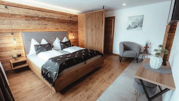 In-room safe, free WiFi, bed sheets