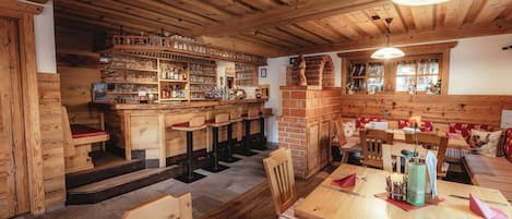Der serveres morgenmad, frokost, aftensmad og regionale retter