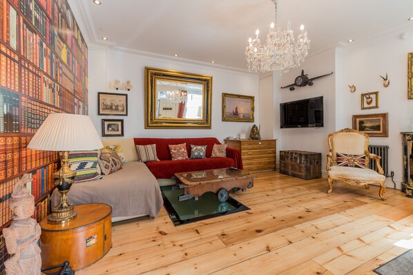 Apartamento, 4 quartos, para não fumantes | Sala de estar | TV de tela plana 55 polegadas com canais digitais, smart TV, Netflix