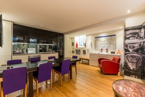 Apartment, 4 Schlafzimmer, Nichtraucher | Essbereich im Zimmer