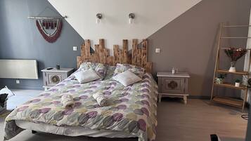 Basic Apartment | 2 bedrooms, individually furnished, laptop workspace, blackout drapes