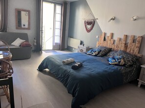 Basic-Apartment | 2 Schlafzimmer, individuell eingerichtet, laptopgeeigneter Arbeitsplatz