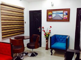 Executive Room, 1 Double Bed, Accessible, Non Smoking | Living area | 32-inch LED TV with cable channels, TV