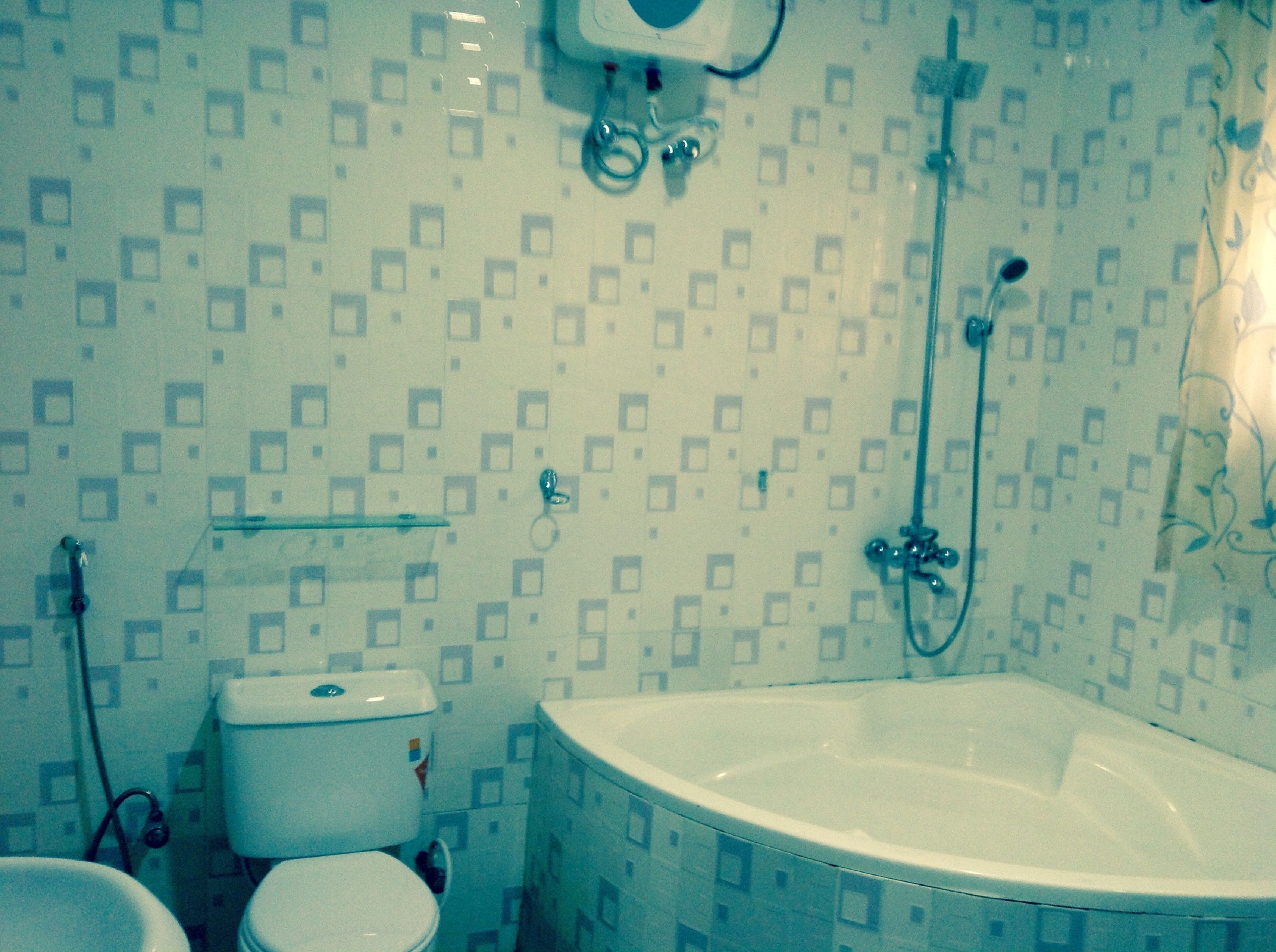 A bathroom with a toilet, a sink, and a bathtub.