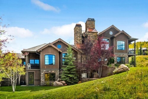Ski in, Ski out, 2 Bedroom Luxury Residence in Snowmass Village