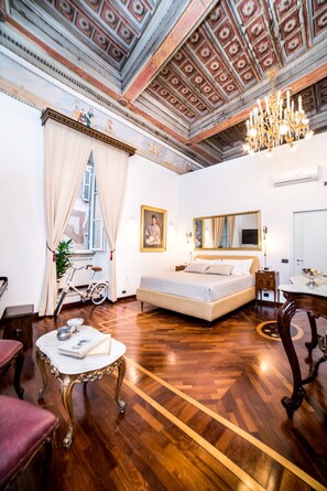 Suite | In-room safe, desk, cribs/infant beds, rollaway beds - Palazzo del Duca Luxury Guest House (Rome)