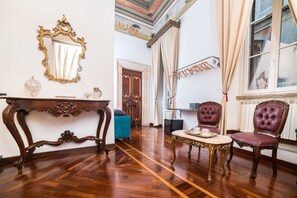 Suite | In-room safe, desk, cribs/infant beds, rollaway beds - Palazzo del Duca Luxury Guest House (Rome)