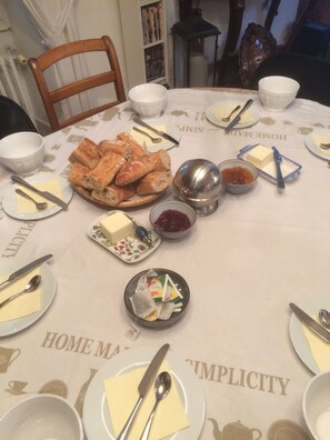 Daily continental breakfast (EUR 8 per person)