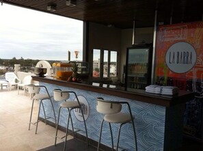 2 bars/lounges, poolside bar