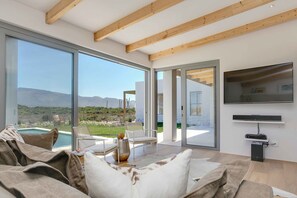 Junior Villa, 4 Bedrooms | Living room | Flat-screen TV, fireplace