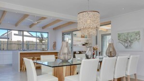 Villa – junior, 4 soverom | Spiseområde på rommet