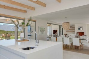Junior Villa, 4 Bedrooms | Private kitchen