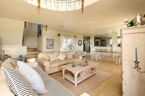 Villa luna di miele, 3 camere da letto | Soggiorno | TV a schermo piatto