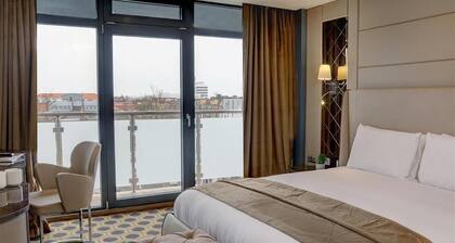Putney Hotel