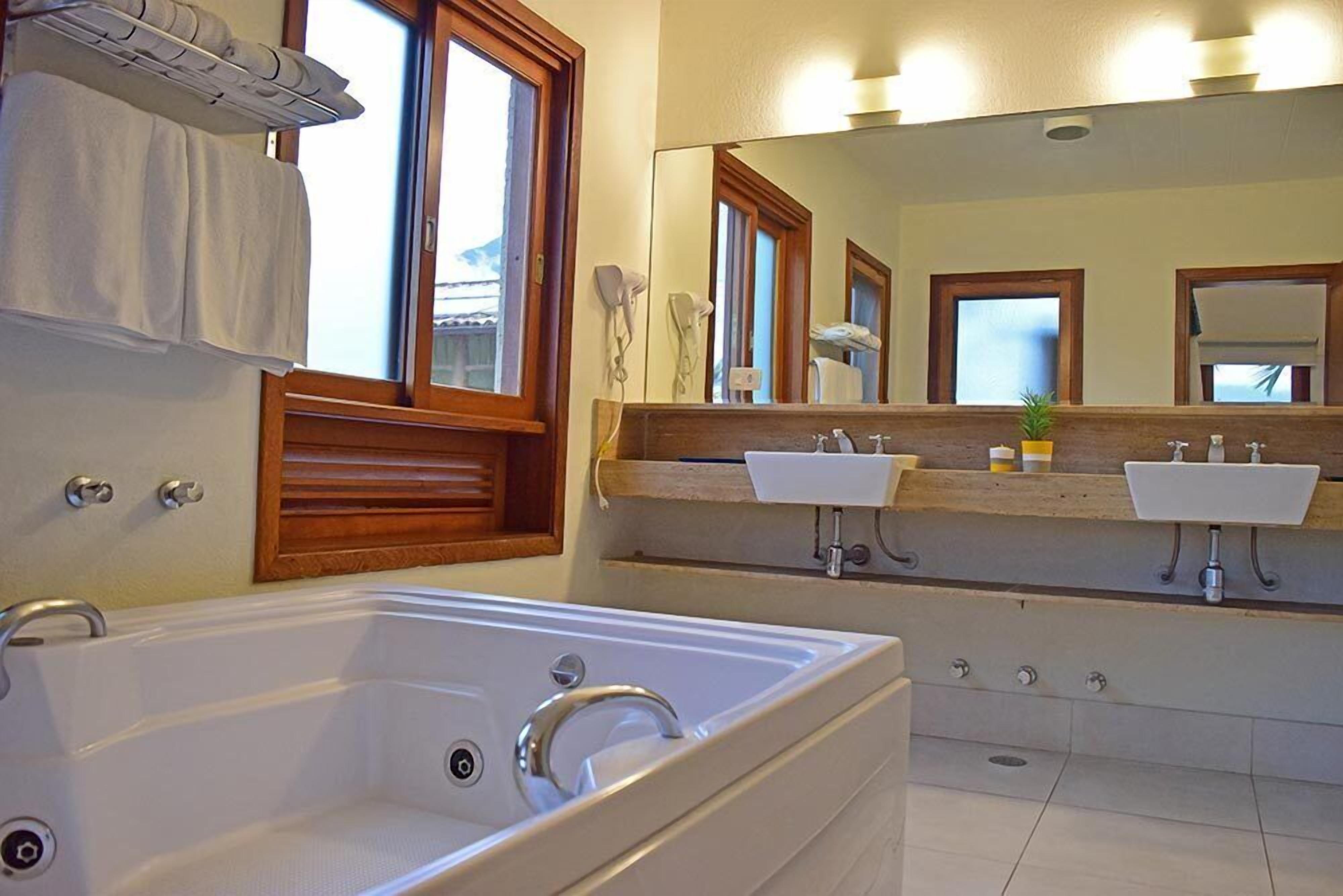 superior suite (master) | bathroom | free toiletries, hair dryer, towels