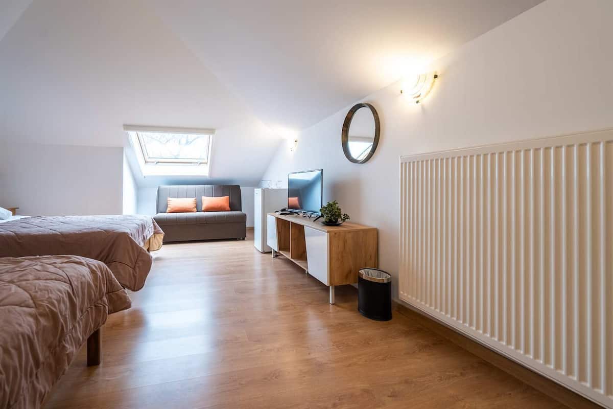Quadruple Room, City View | Egyptian cotton sheets, premium bedding, pillow-top beds