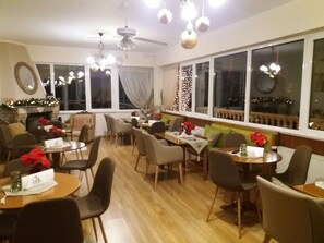 Breakfast area - OLYMPUS VIEW Rooms Sauna & Spa (Dio-Olympos)