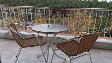 Quarto duplo, vista para a montanha | Terraço/pátio