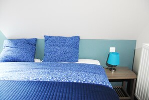 Double Room, 2 Twin Beds | Minibar, desk, soundproofing, free WiFi - B&B Het Schaliënhof (Veurne)