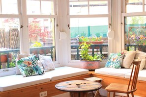 Living room - Aloha Hostel (Pamplona)