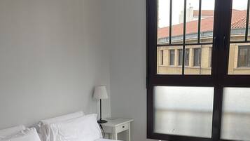Twin Room, Shared Bathroom | Soundproofing, free WiFi, bed sheets