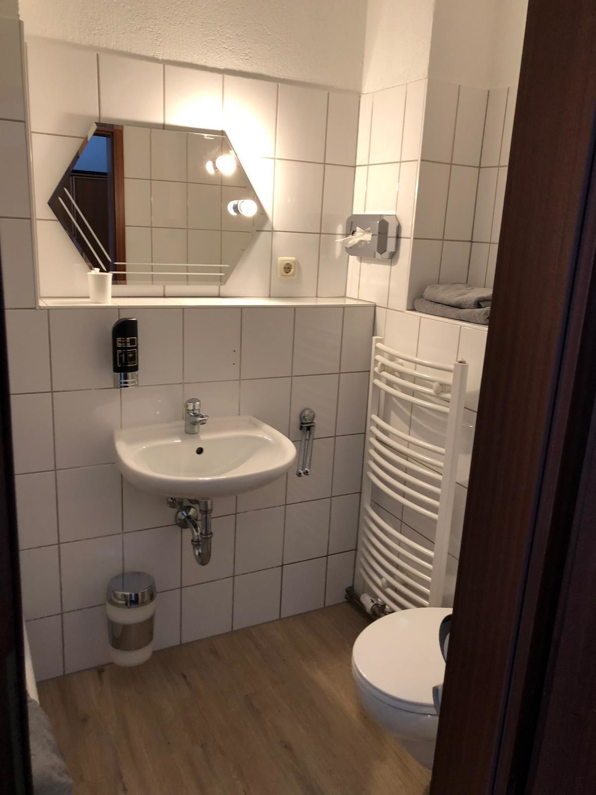standard single room, private bathroom | bathroom