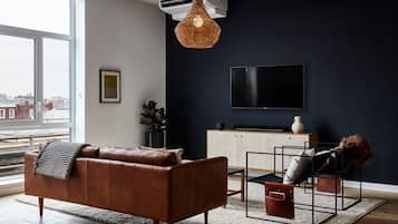 Apartamento design, 2 camas Queen, banheira | Sala de estar | Smart TV, iPad, Netflix