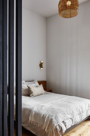 Design Apartment, 2 Queen Beds, Bathtub | Egyptian cotton sheets, premium bedding, down comforters, pillowtop beds
