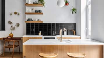 Suite Studio Design, 1 grand lit, coin cuisine, rez-de-chaussée | Coin cuisine privé