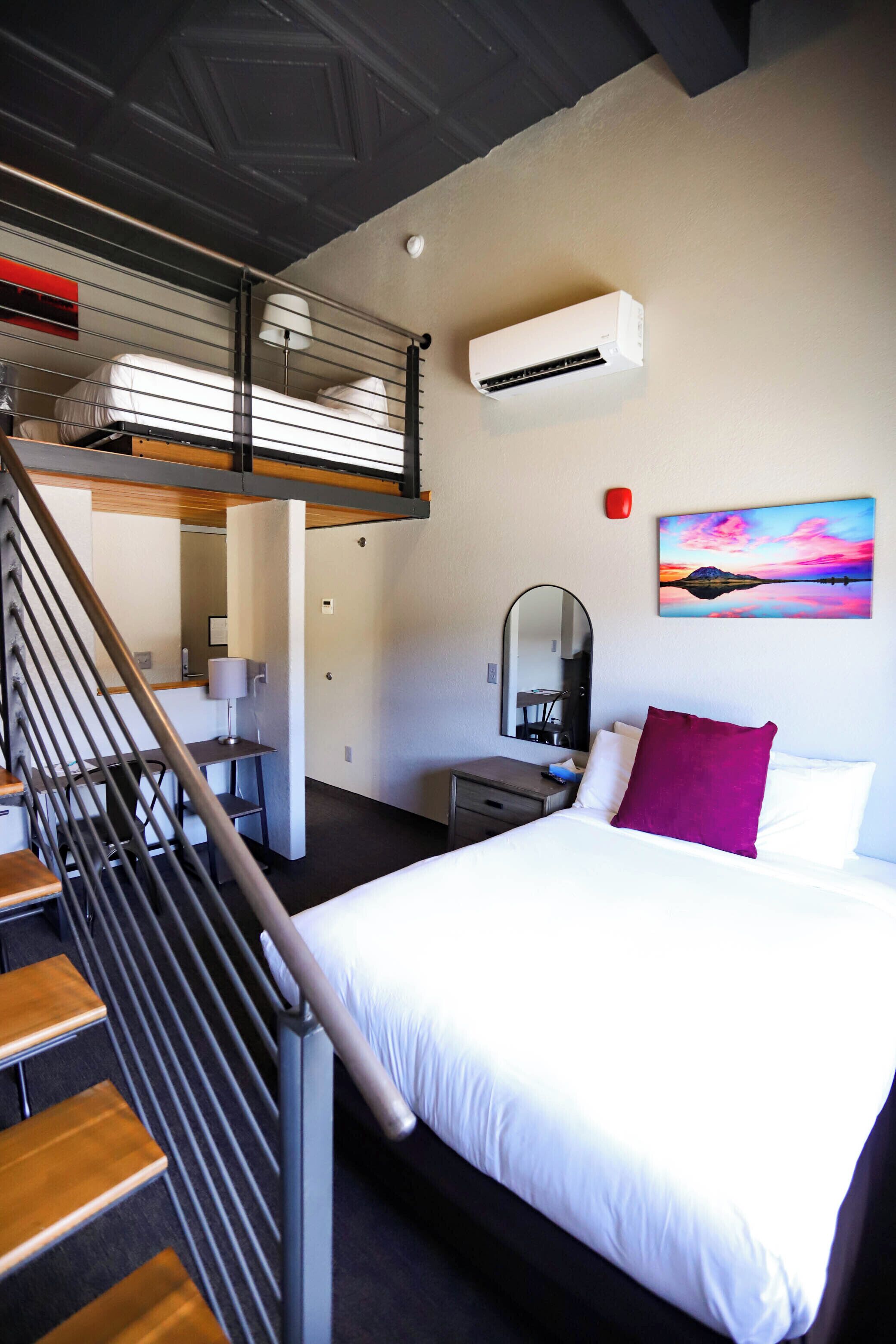 1 habitación, ropa de cama de alta calidad y escritorio 