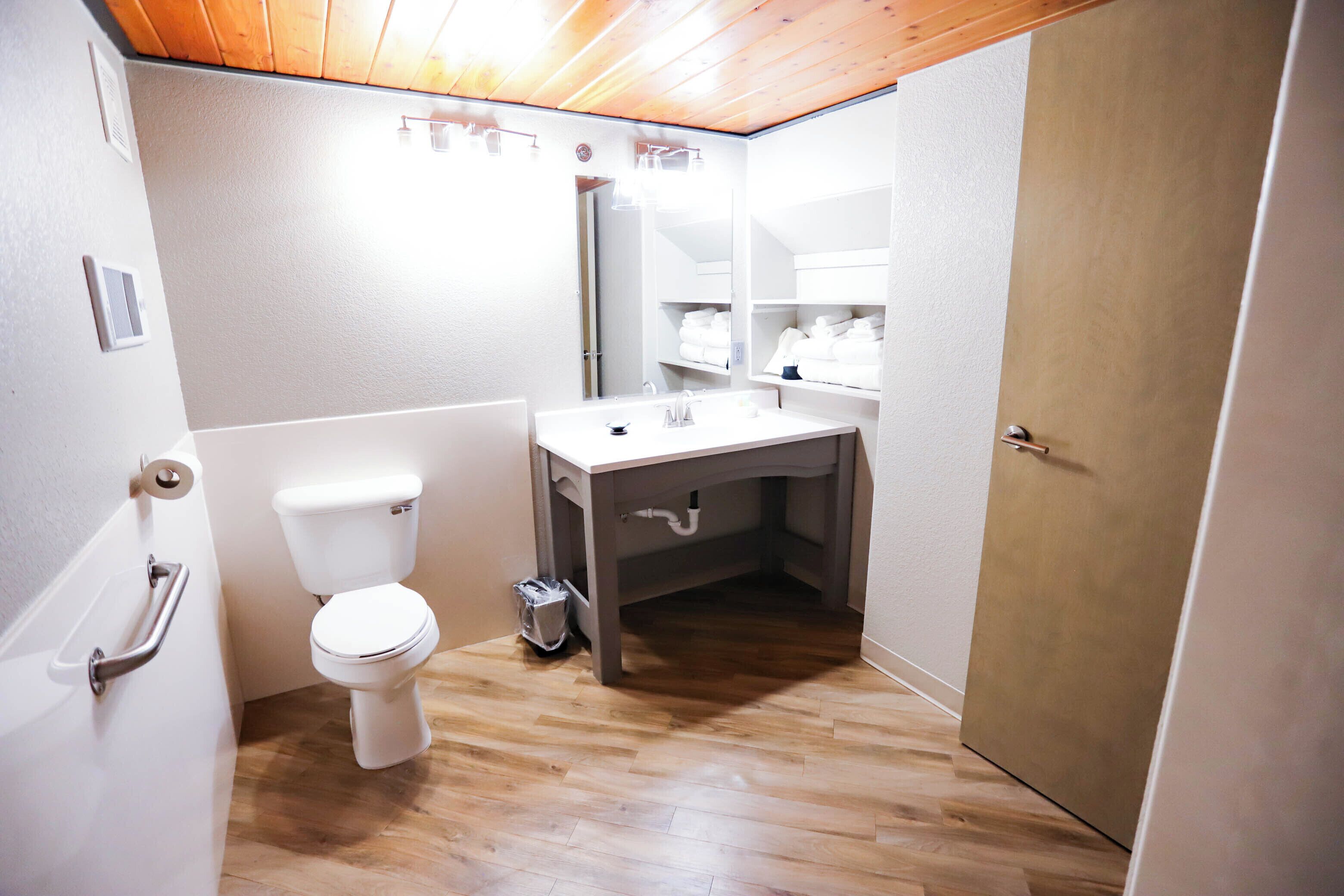 standard room | bathroom | shower, free toiletries, hair dryer, towels