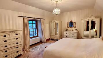 Superior Double Room, 1 King Bed, Partial Sea View | Free WiFi, bed sheets