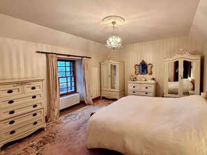 슈피리어 더블룸, 킹사이즈��침대 1개, 부분 바다 전망 | 무료 WiFi, 침대 시트