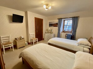 Traditional Twin Room (Arkle) | Free WiFi, bed sheets - Scourie Lodge B&B and Gardens (Scourie)
