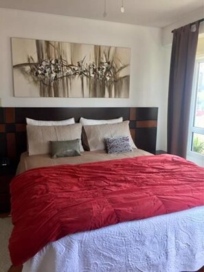 Appartement, non-fumeurs | Coffres-forts dans les chambres, rideaux occultants