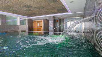 Hoitoalue ulkona, sauna, turkkilainen sauna, kasvohoitoja