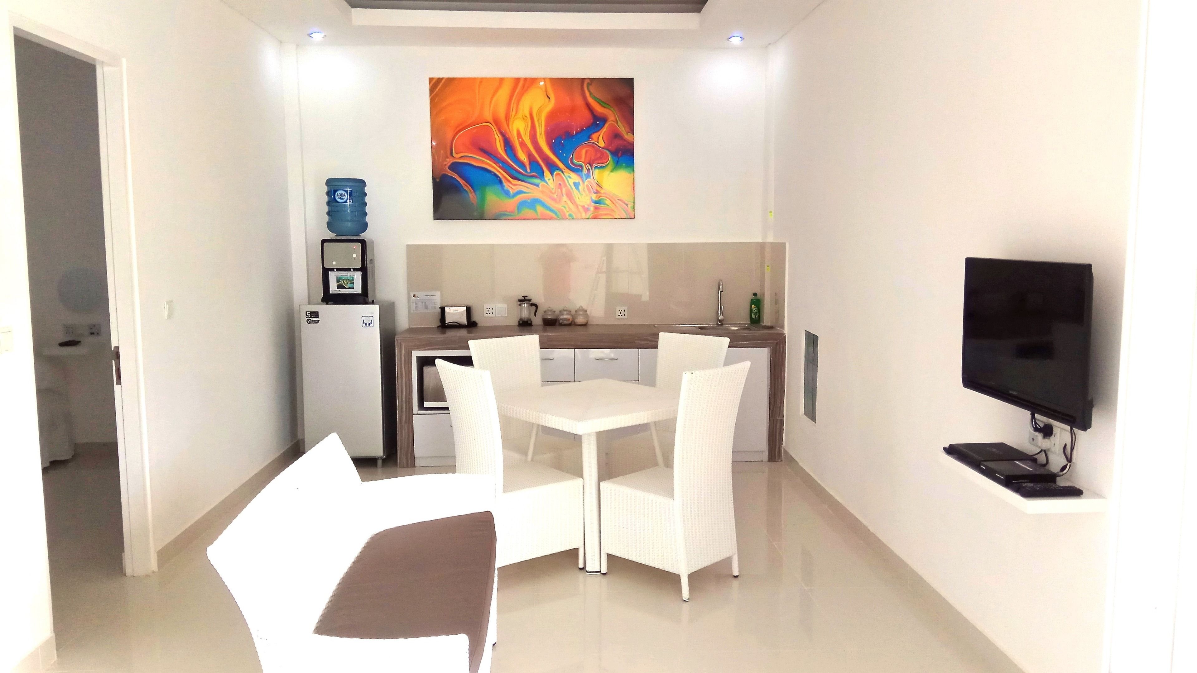 Family Apartment, 2 Bedrooms, Non Smoking | Living room | 32-inch flat-screen TV with satellite channels, TV, DVD player