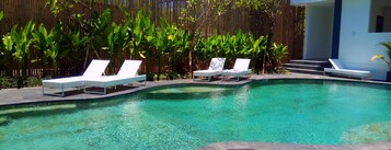 Útilaug, sólstólar