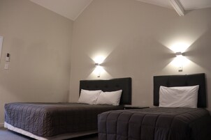 Superior Studio Unit Triple  | Desk, laptop workspace, free WiFi, bed sheets