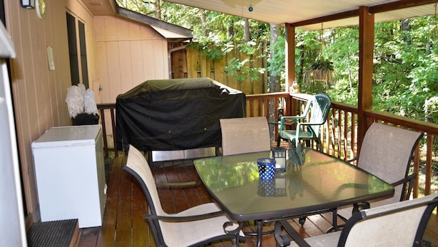 Outdoor dining - 23TomiLn | Guadalajara Courts Townhome | Sleeps 4 (Hot Springs Village)