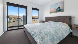 5 bedrooms, iron/ironing board