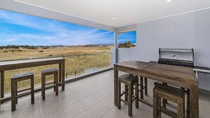 Dining - Tee Two on Troon - 21/30 Troon Drive (NORMANVILLE)