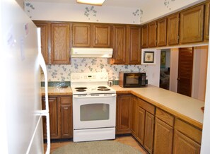 Full-sized fridge, microwave, stovetop, dishwasher