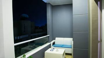 Deluxe Apartment | Balcony