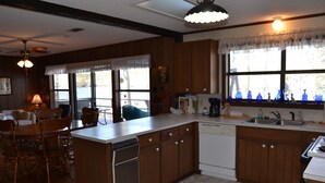Private kitchen - 15SierLn | Lake DeSoto | Home | Sleeps 6 (Hot Springs Village)