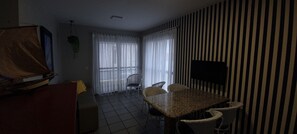 Interior - Newly renovated beachfront apartment in Gaivotas. (Matinhos - Balneario Gaivotas)