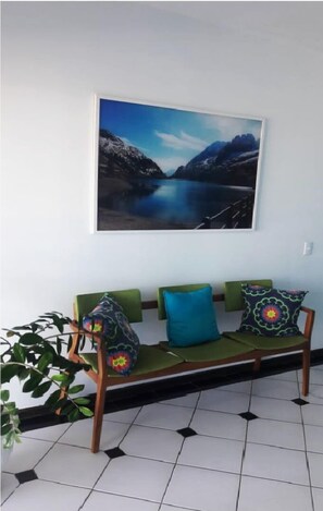 Interior - Newly renovated beachfront apartment in Gaivotas. (Matinhos - Balneario Gaivotas)
